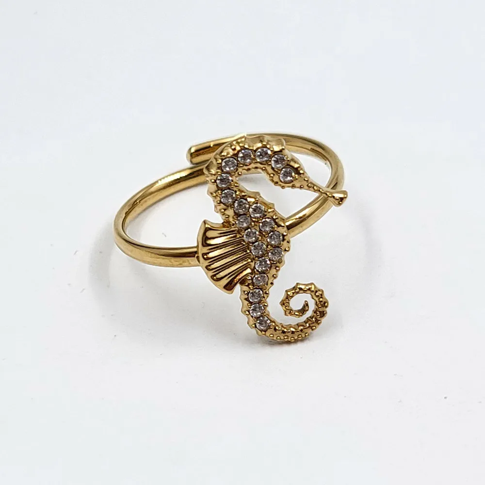 Sea horse ring